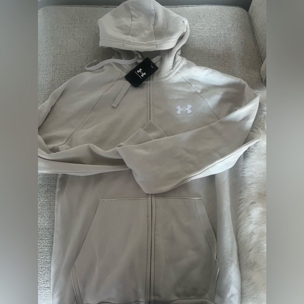 Cream under armor , size small, new with tags.